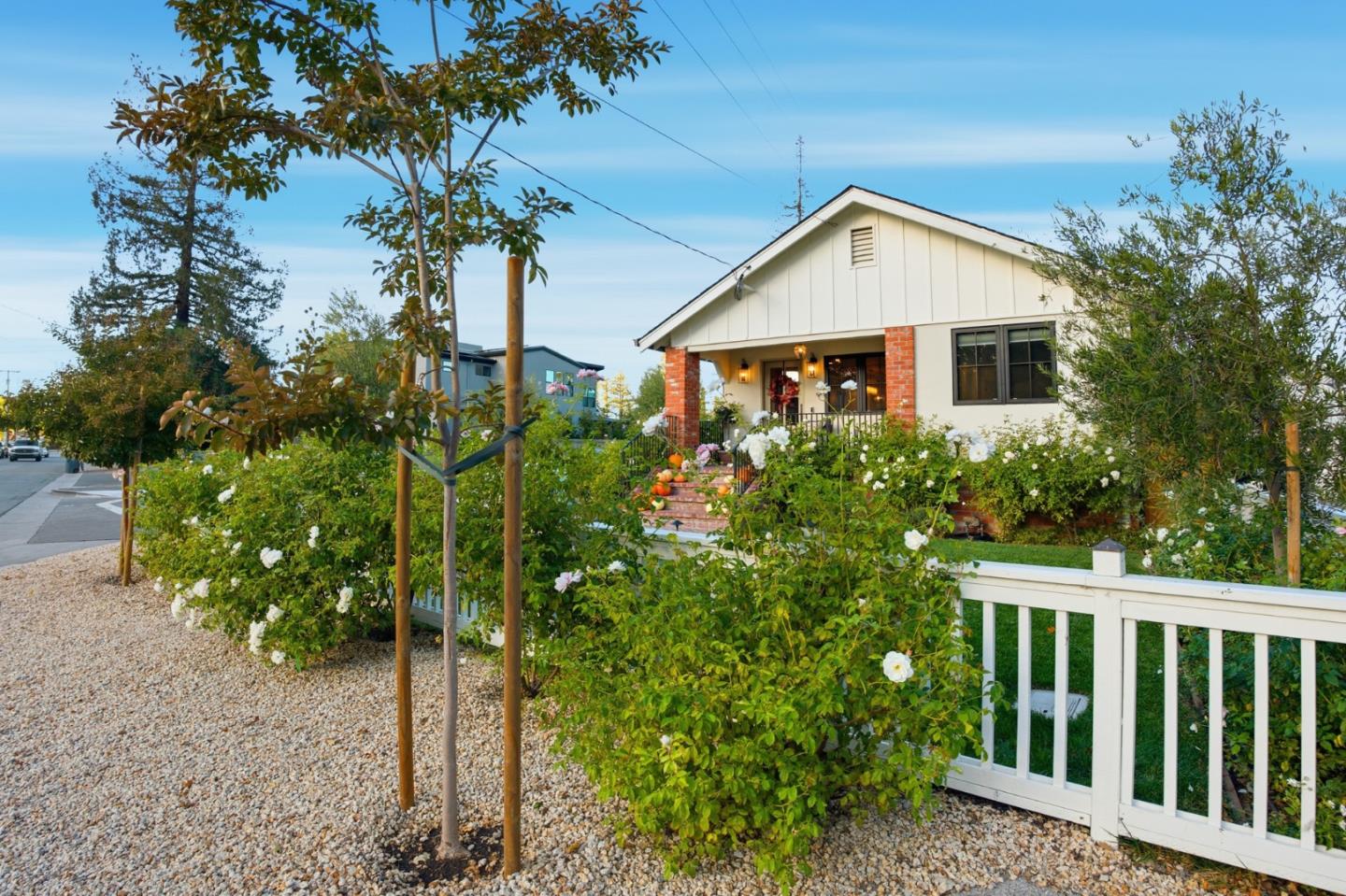 Detail Gallery Image 4 of 62 For 203 Santa Clara Ave, Redwood City,  CA 94061 - 3 Beds | 3 Baths