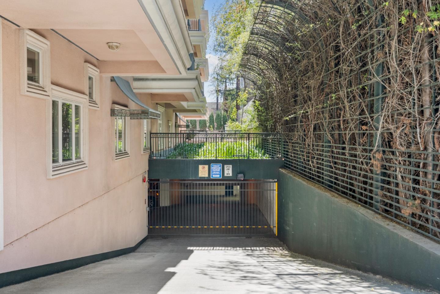 Detail Gallery Image 32 of 51 For 200 Sheridan Ave #305,  Palo Alto,  CA 94306 - 2 Beds | 2 Baths