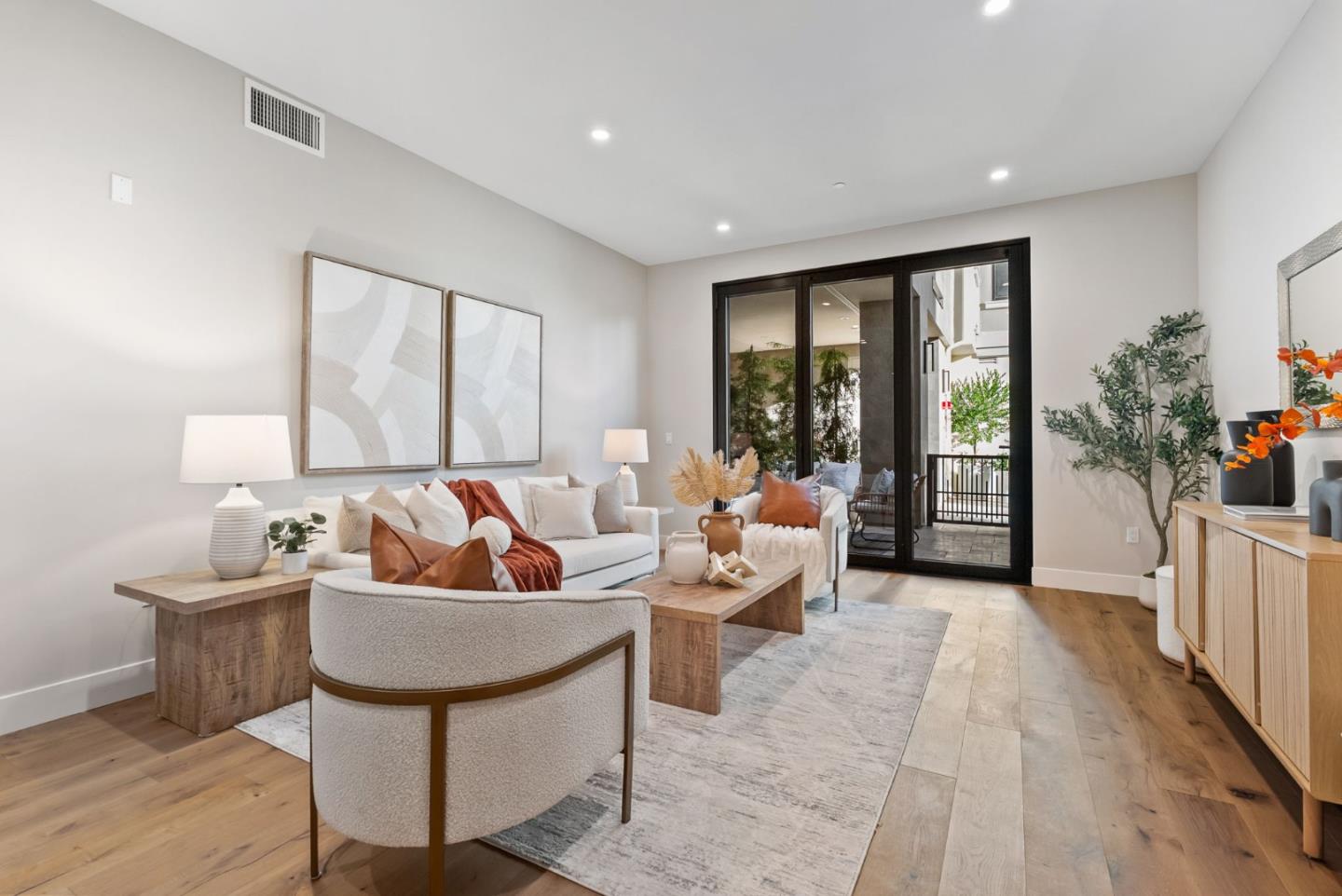 Detail Gallery Image 13 of 53 For 221 Hope St, Mountain View,  CA 94041 - 2 Beds | 2/1 Baths