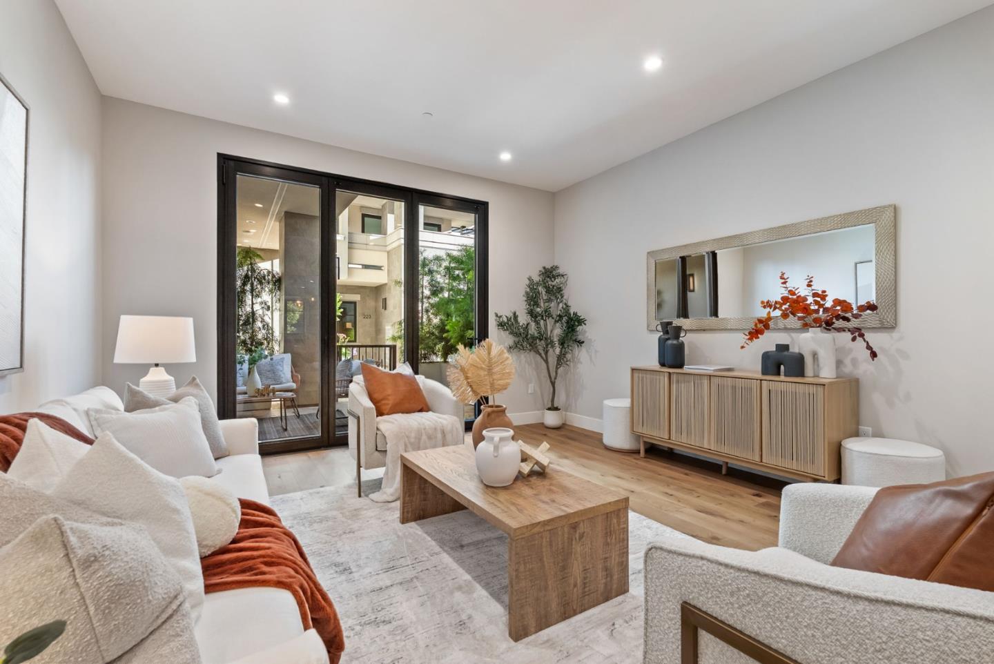 Detail Gallery Image 14 of 53 For 221 Hope St, Mountain View,  CA 94041 - 2 Beds | 2/1 Baths