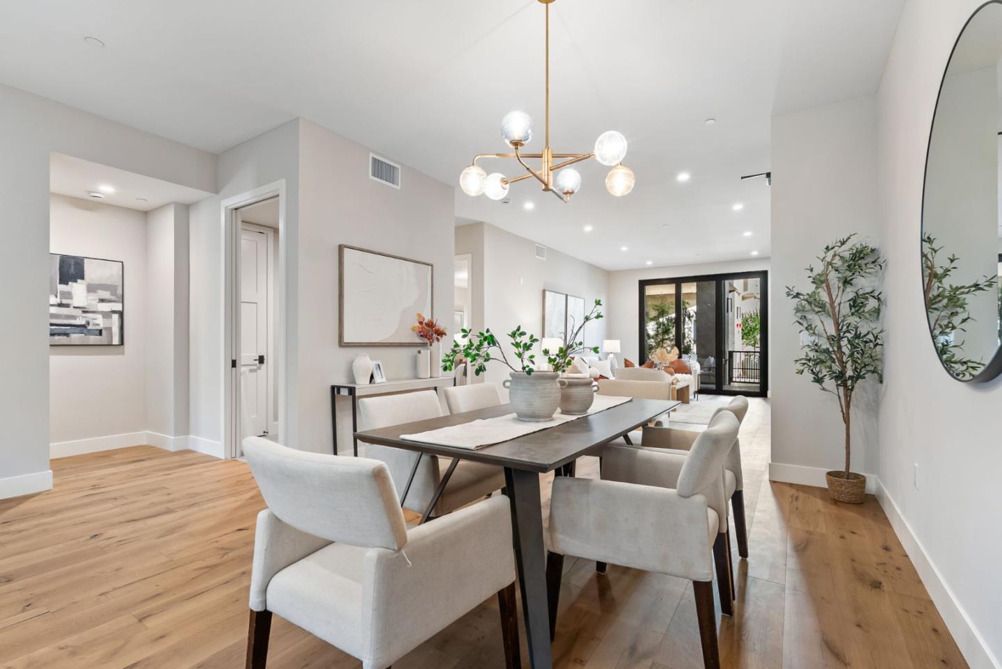 Detail Gallery Image 17 of 53 For 221 Hope St, Mountain View,  CA 94041 - 2 Beds | 2/1 Baths