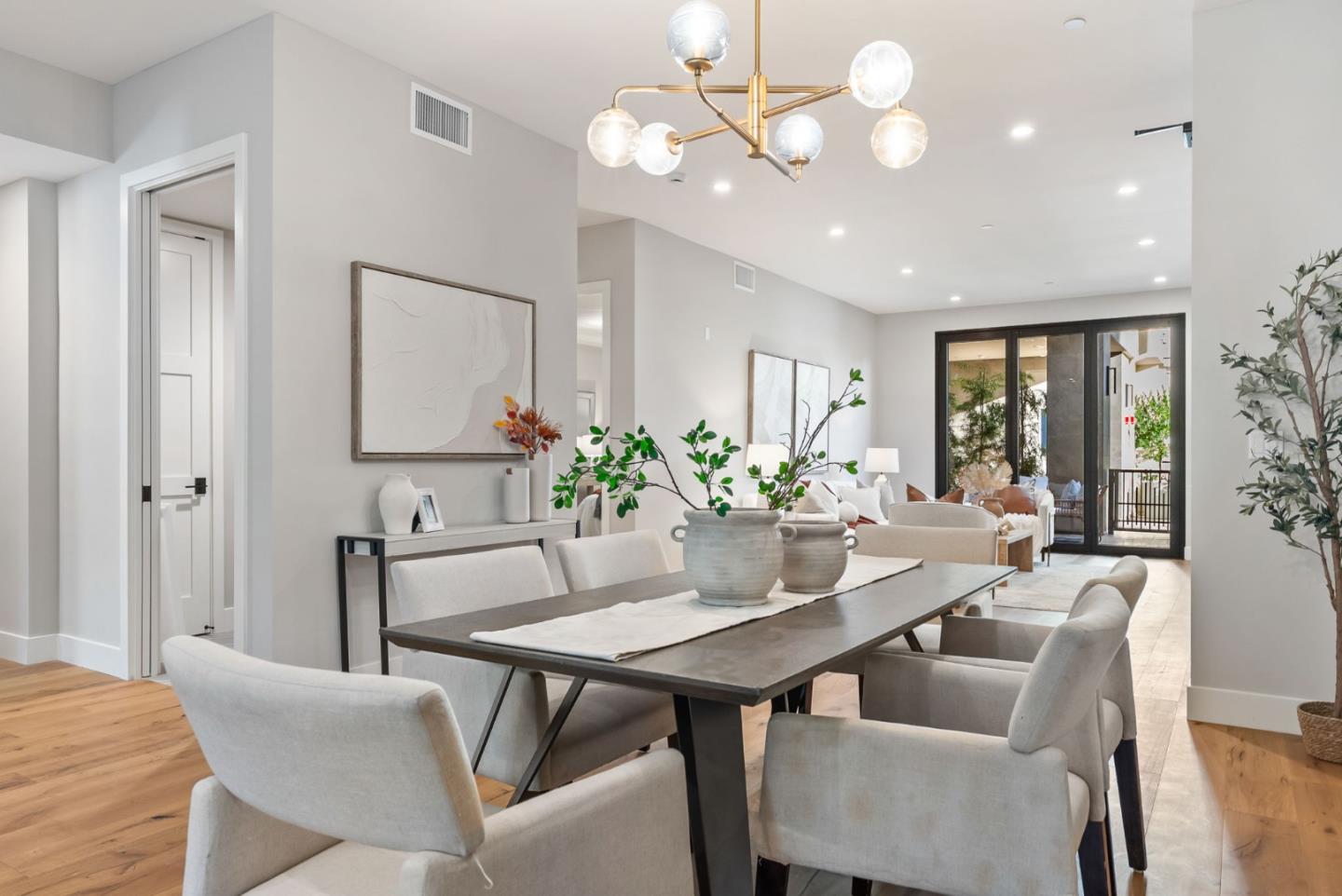 Detail Gallery Image 18 of 53 For 221 Hope St, Mountain View,  CA 94041 - 2 Beds | 2/1 Baths