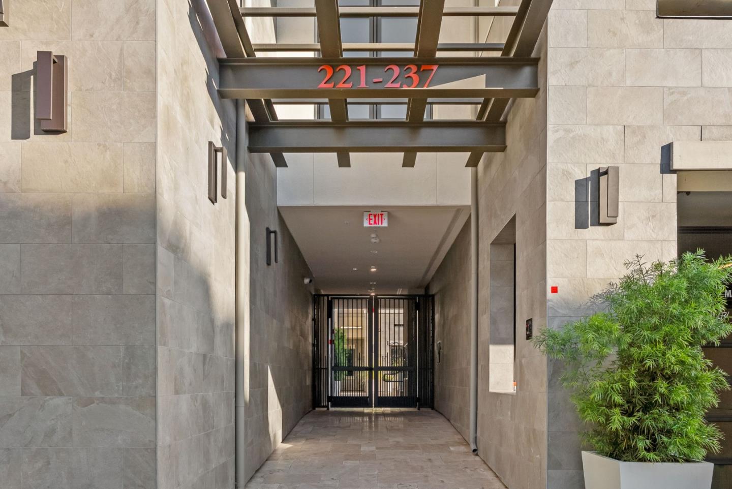 Detail Gallery Image 9 of 53 For 221 Hope St, Mountain View,  CA 94041 - 2 Beds | 2/1 Baths