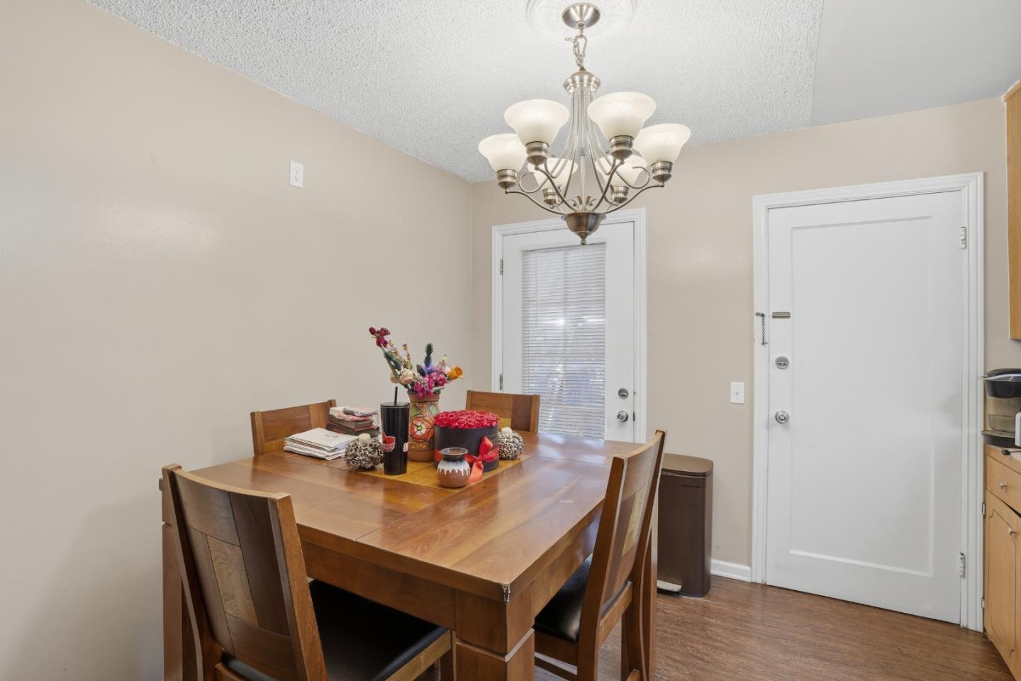 Detail Gallery Image 12 of 34 For 1908 Cooley Ave, East Palo Alto,  CA 94303 - 3 Beds | 1 Baths