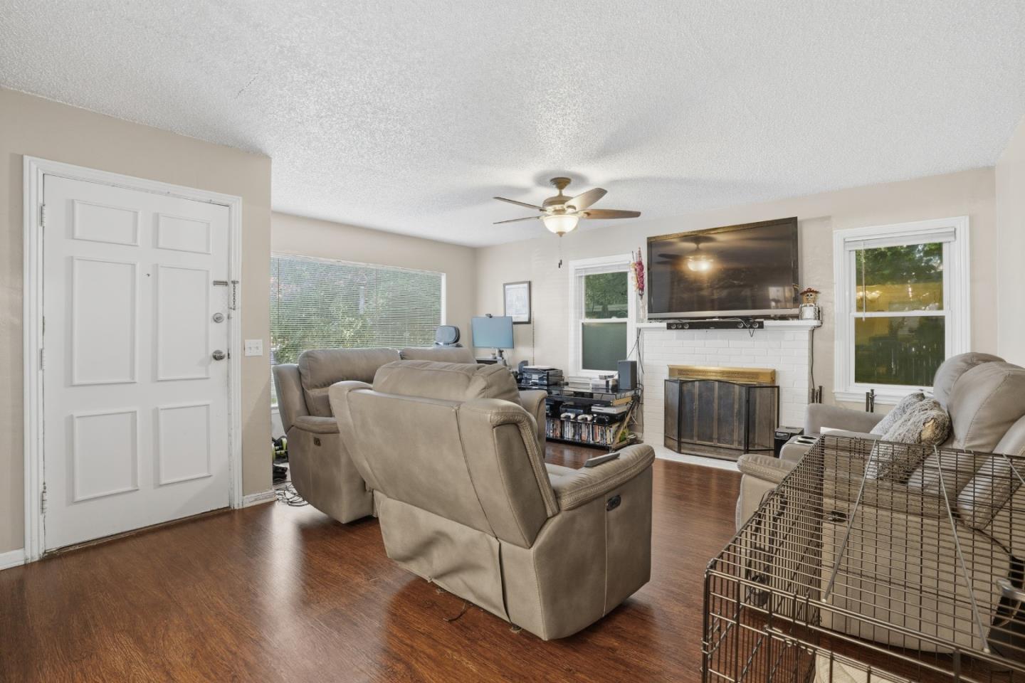 Detail Gallery Image 5 of 34 For 1908 Cooley Ave, East Palo Alto,  CA 94303 - 3 Beds | 1 Baths