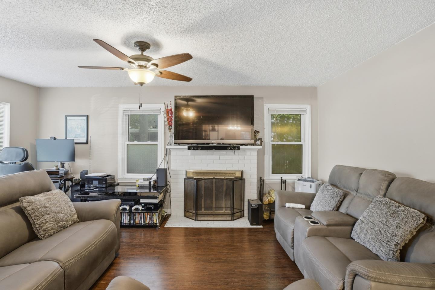 Detail Gallery Image 9 of 34 For 1908 Cooley Ave, East Palo Alto,  CA 94303 - 3 Beds | 1 Baths