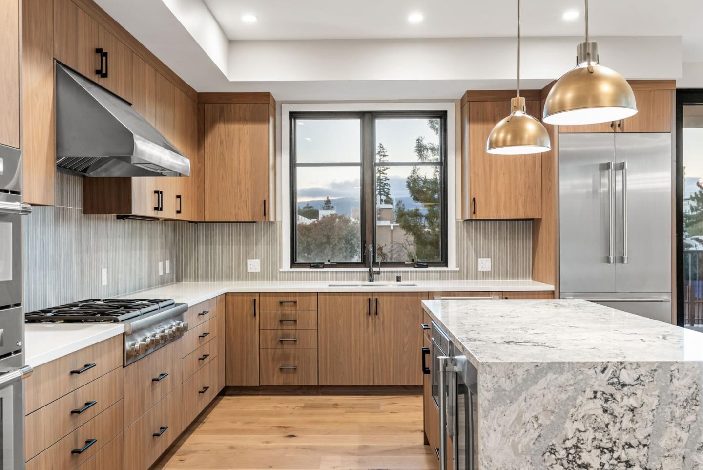 Detail Gallery Image 13 of 42 For 231 Hope St, Mountain View,  CA 94041 - 3 Beds | 3/1 Baths