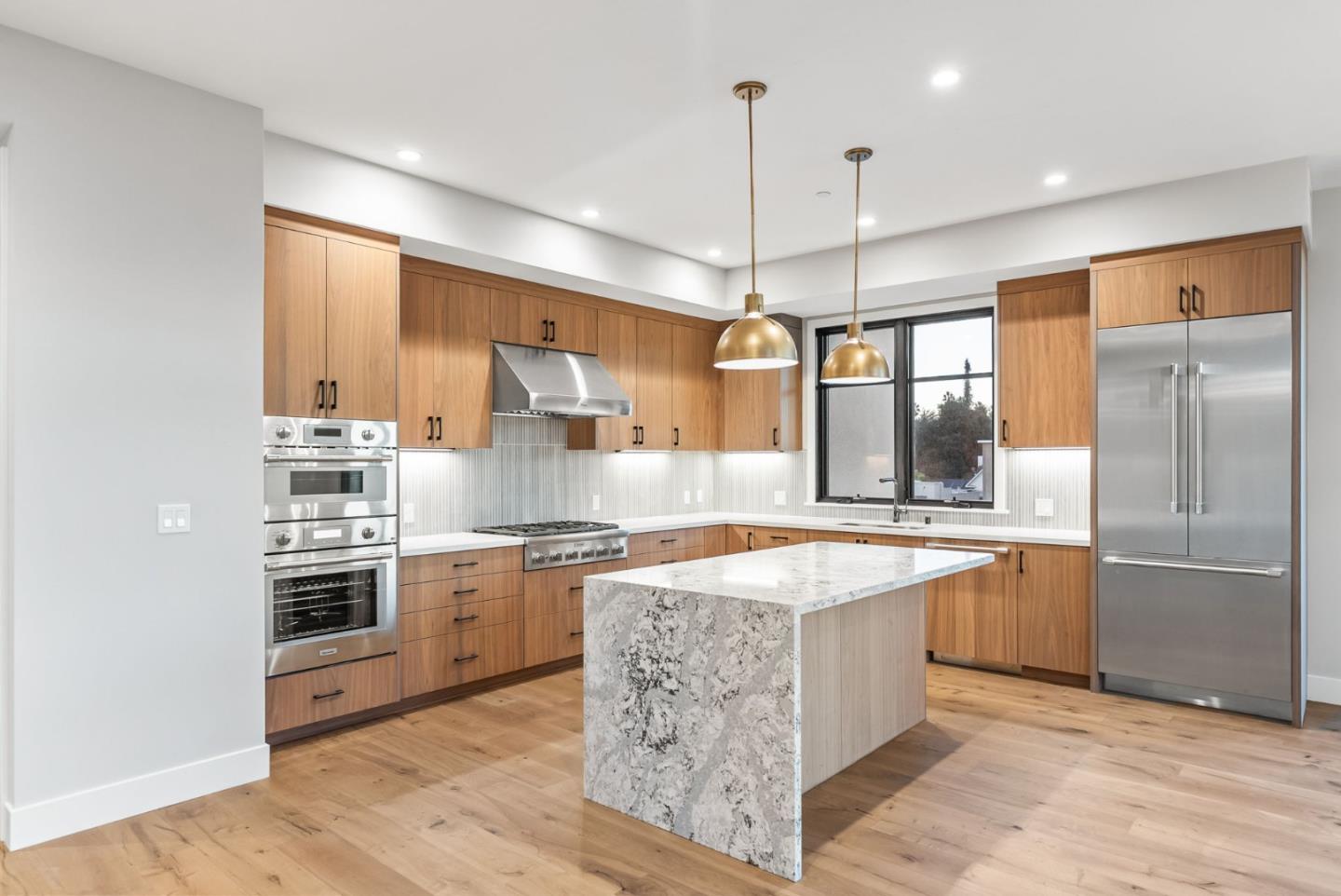 Detail Gallery Image 14 of 42 For 231 Hope St, Mountain View,  CA 94041 - 3 Beds | 3/1 Baths