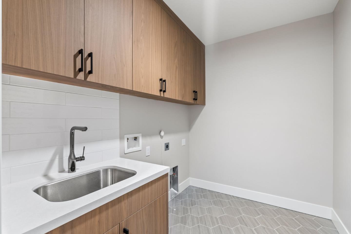 Detail Gallery Image 27 of 42 For 231 Hope St, Mountain View,  CA 94041 - 3 Beds | 3/1 Baths