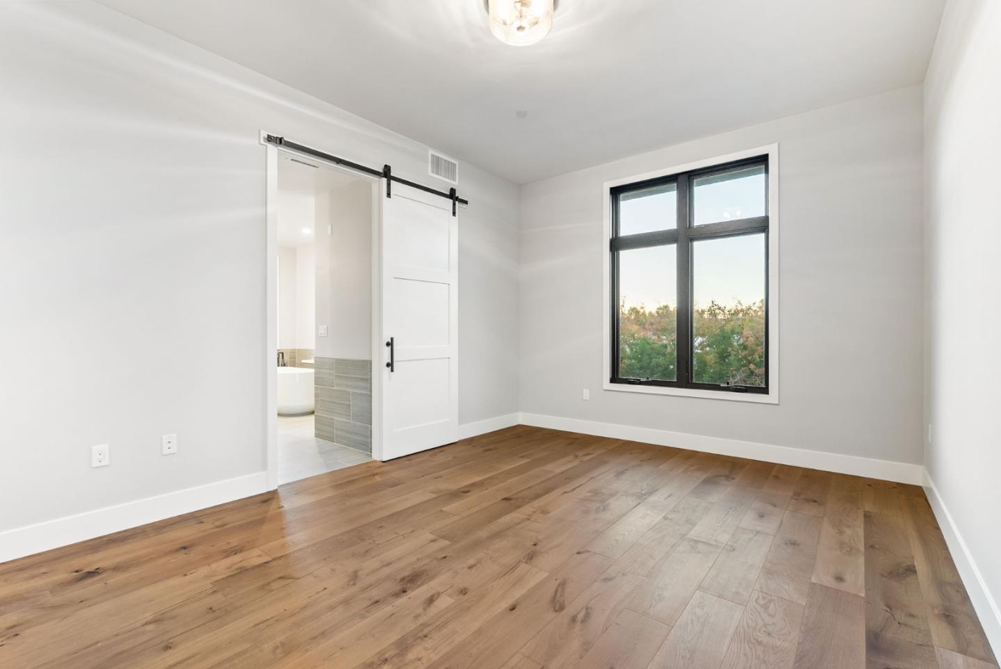 Detail Gallery Image 31 of 42 For 231 Hope St, Mountain View,  CA 94041 - 3 Beds | 3/1 Baths