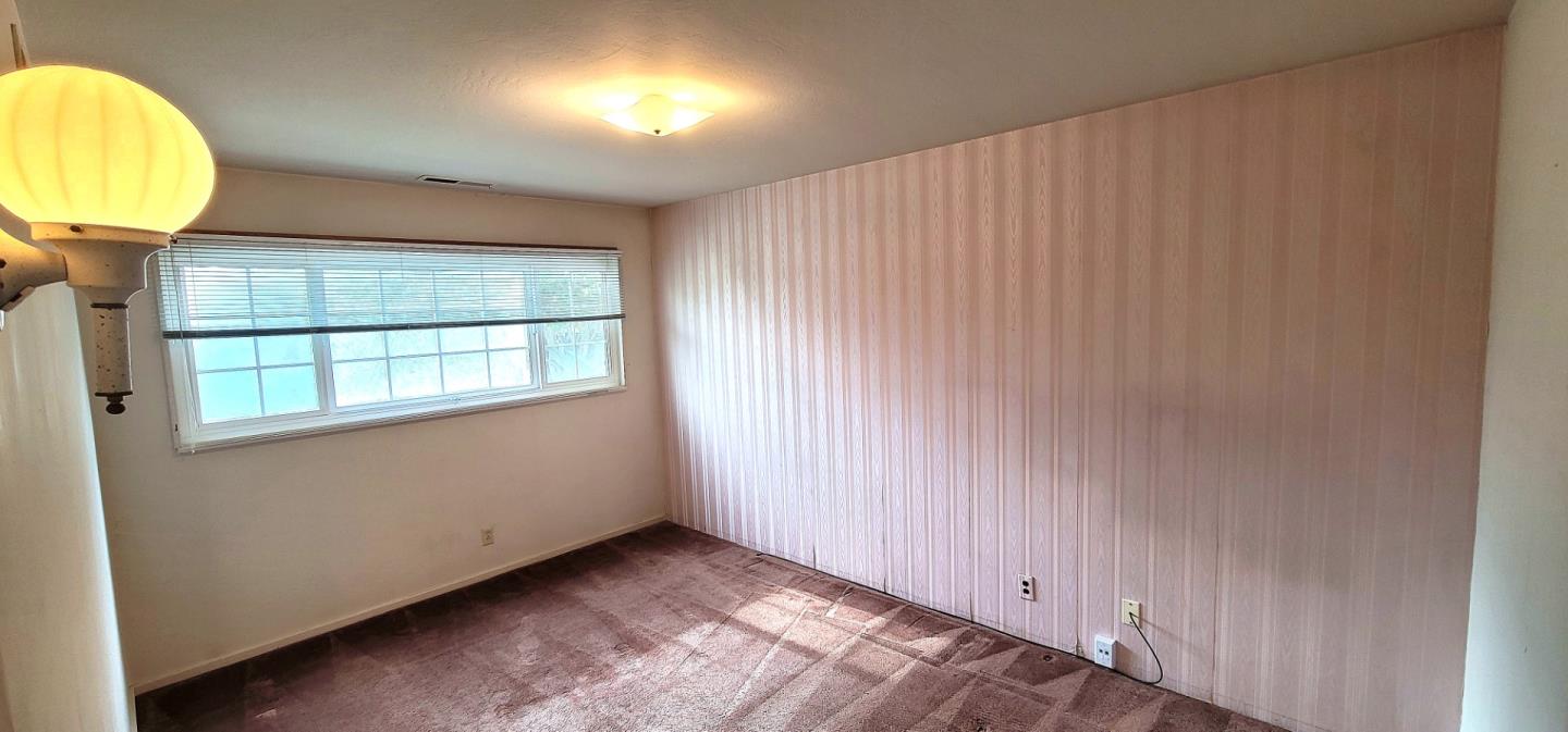 Detail Gallery Image 13 of 25 For 211 Primrose Dr, Salinas,  CA 93906 - 4 Beds | 3 Baths