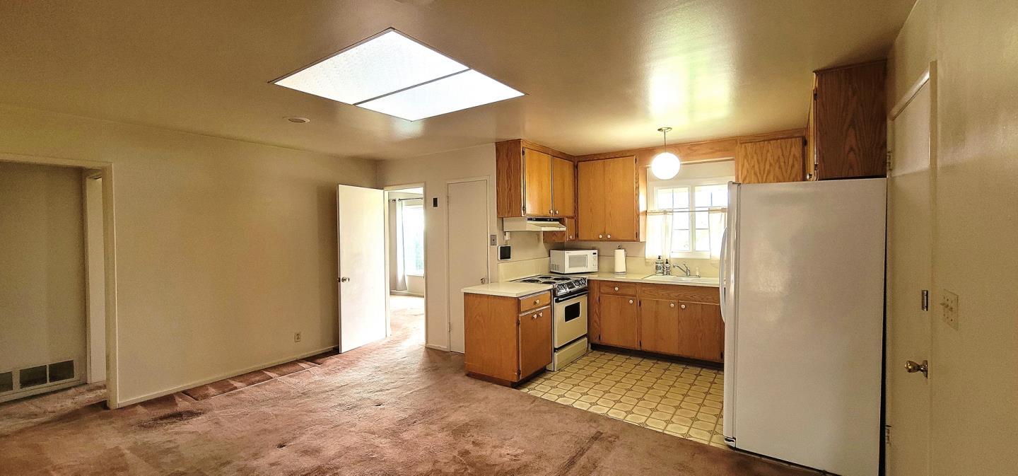 Detail Gallery Image 3 of 25 For 211 Primrose Dr, Salinas,  CA 93906 - 4 Beds | 3 Baths