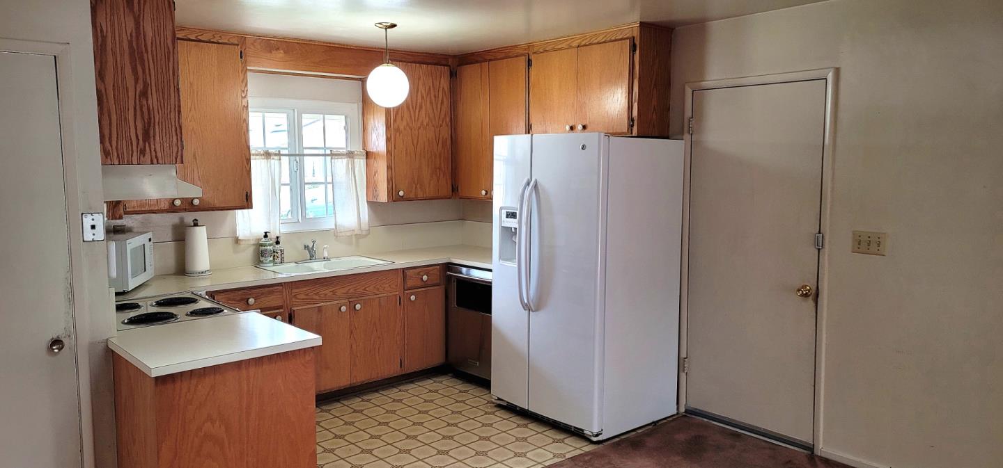 Detail Gallery Image 9 of 25 For 211 Primrose Dr, Salinas,  CA 93906 - 4 Beds | 3 Baths