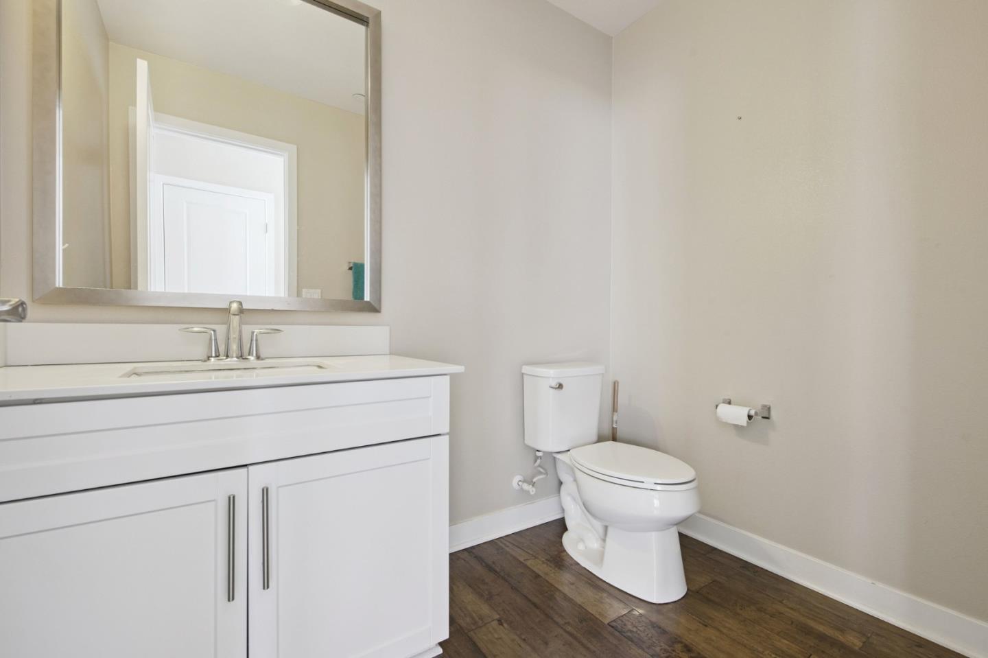 Detail Gallery Image 10 of 19 For 9212 Joshua Way, Downey,  CA 90240 - 4 Beds | 3/1 Baths