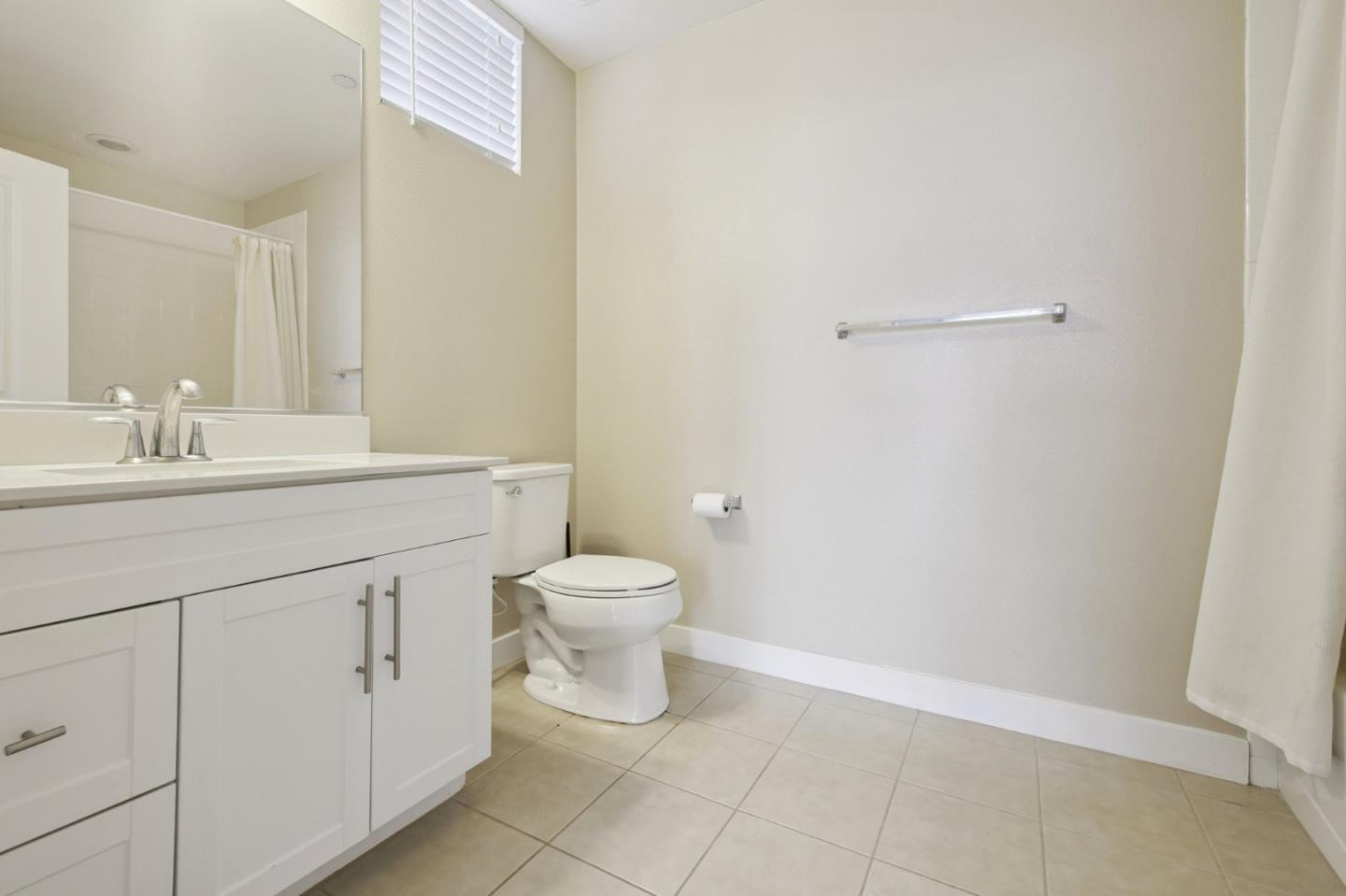 Detail Gallery Image 14 of 19 For 9212 Joshua Way, Downey,  CA 90240 - 4 Beds | 3/1 Baths