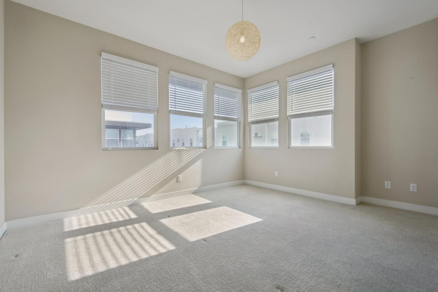 Detail Gallery Image 2 of 19 For 9212 Joshua Way, Downey,  CA 90240 - 4 Beds | 3/1 Baths