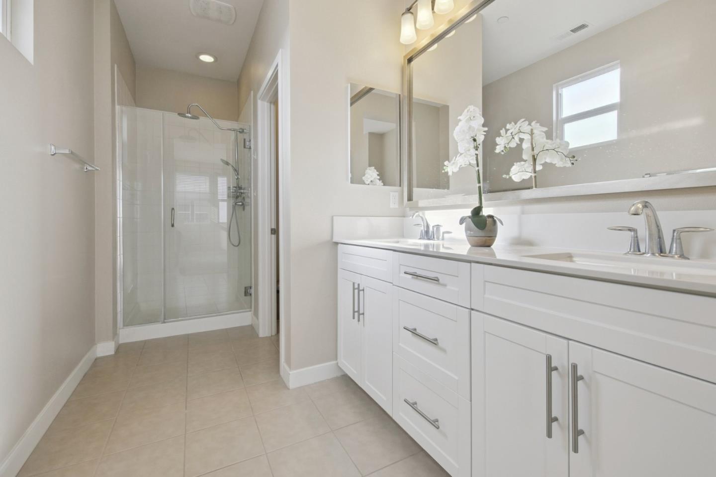 Detail Gallery Image 4 of 19 For 9212 Joshua Way, Downey,  CA 90240 - 4 Beds | 3/1 Baths