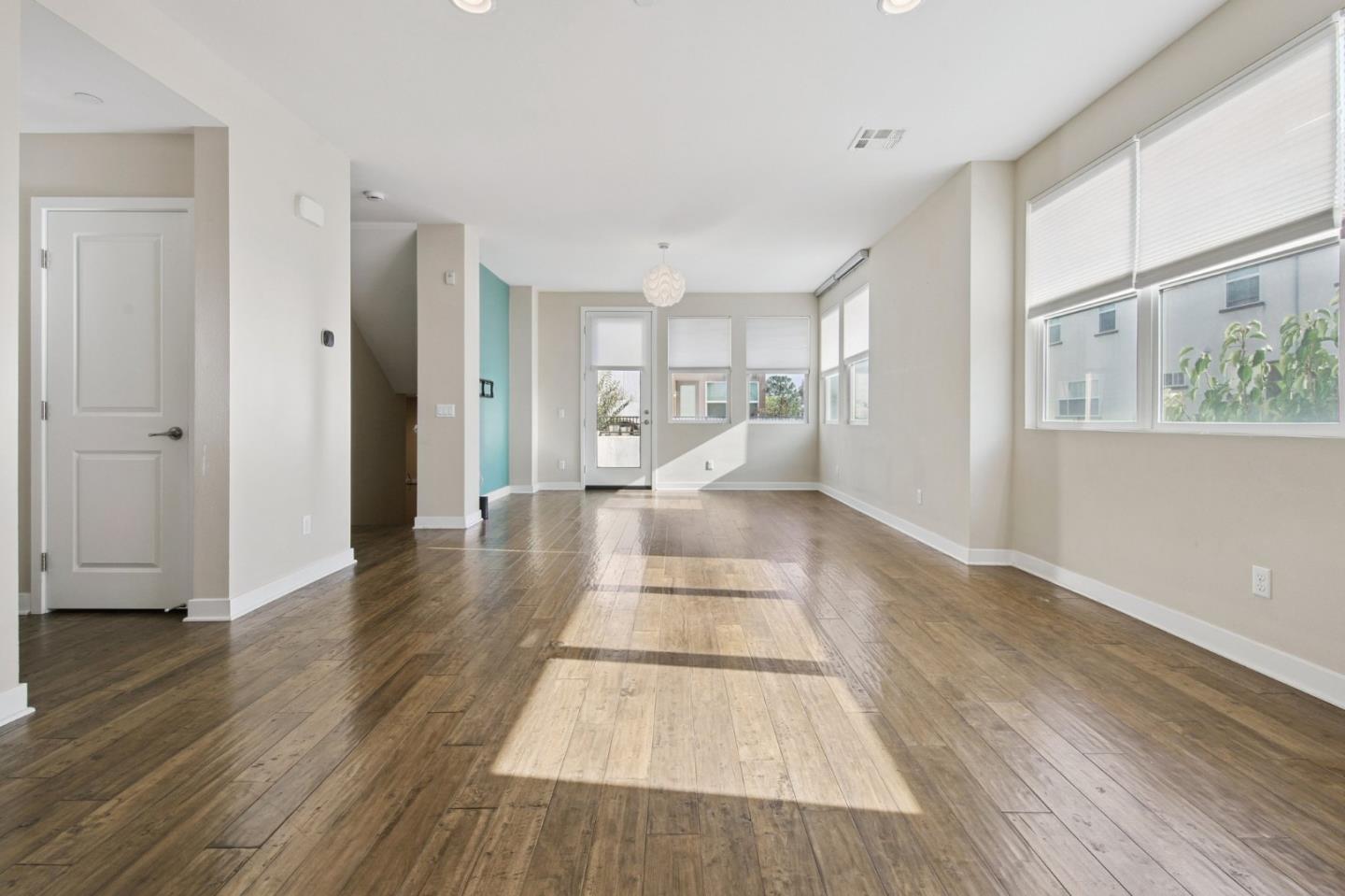 Detail Gallery Image 8 of 19 For 9212 Joshua Way, Downey,  CA 90240 - 4 Beds | 3/1 Baths