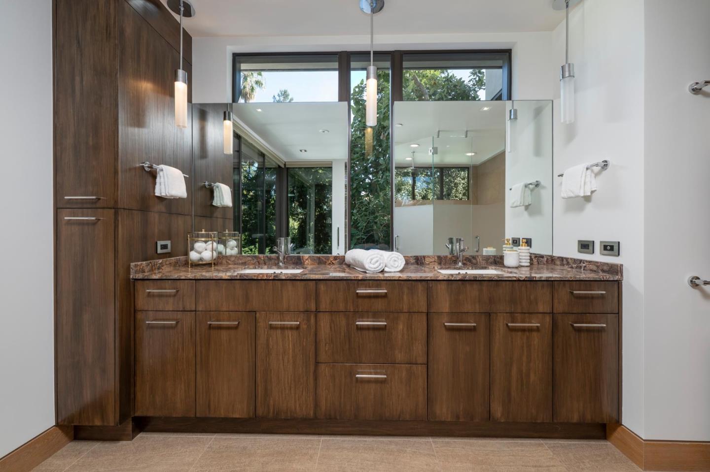 Detail Gallery Image 14 of 26 For 94 Yale Rd, Menlo Park,  CA 94025 - 4 Beds | 4/2 Baths