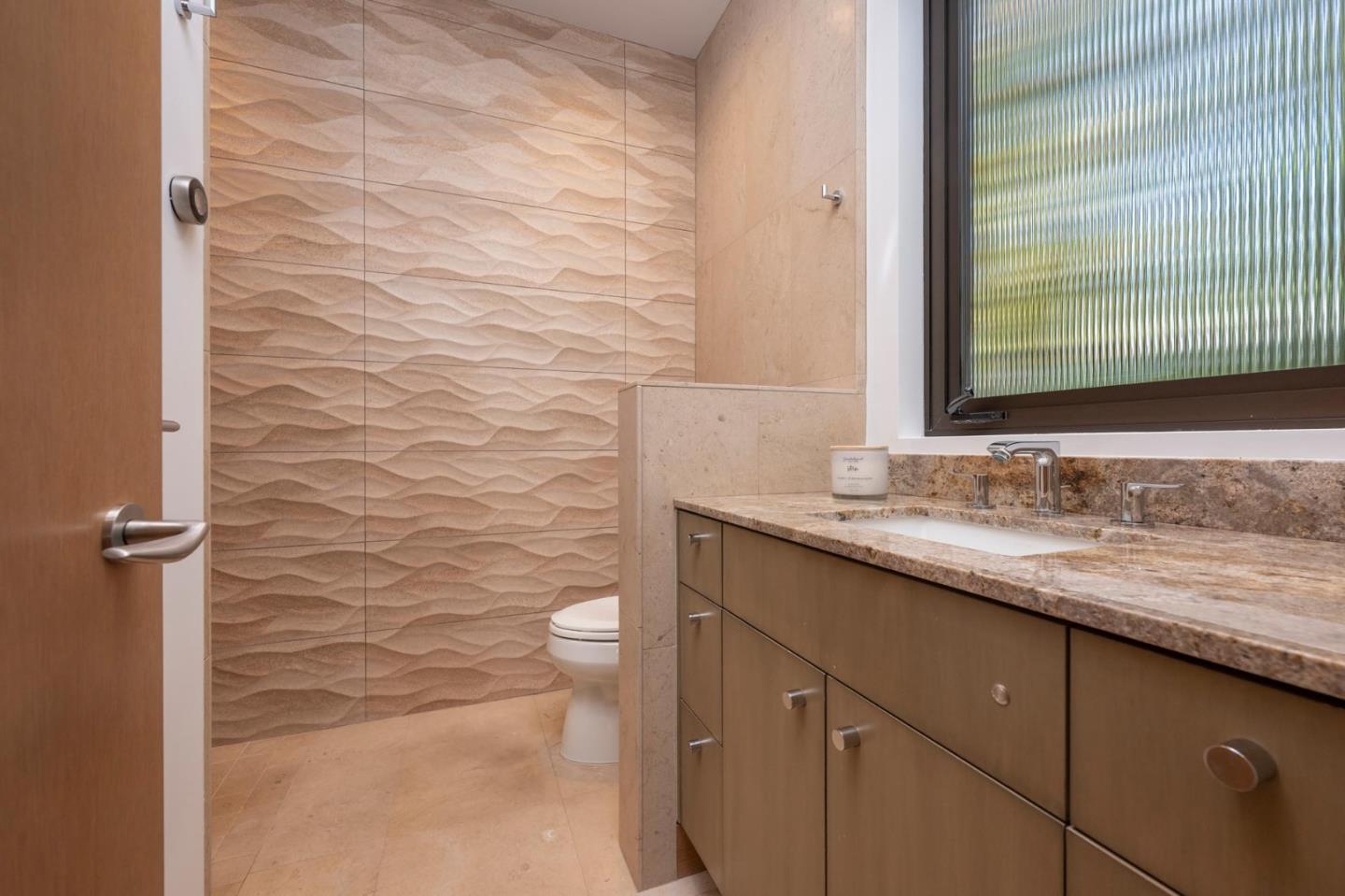 Detail Gallery Image 16 of 26 For 94 Yale Rd, Menlo Park,  CA 94025 - 4 Beds | 4/2 Baths