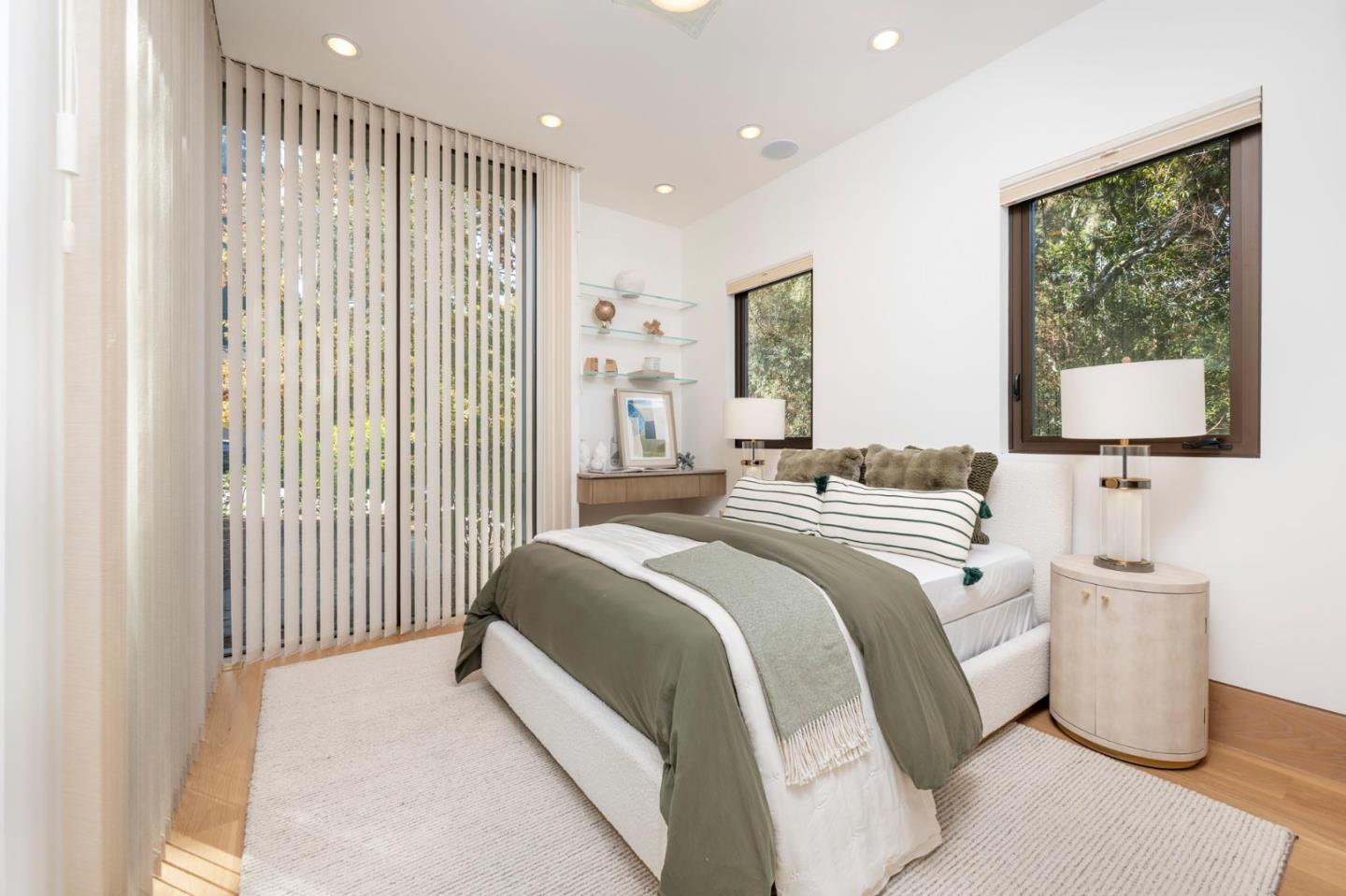 Detail Gallery Image 17 of 26 For 94 Yale Rd, Menlo Park,  CA 94025 - 4 Beds | 4/2 Baths