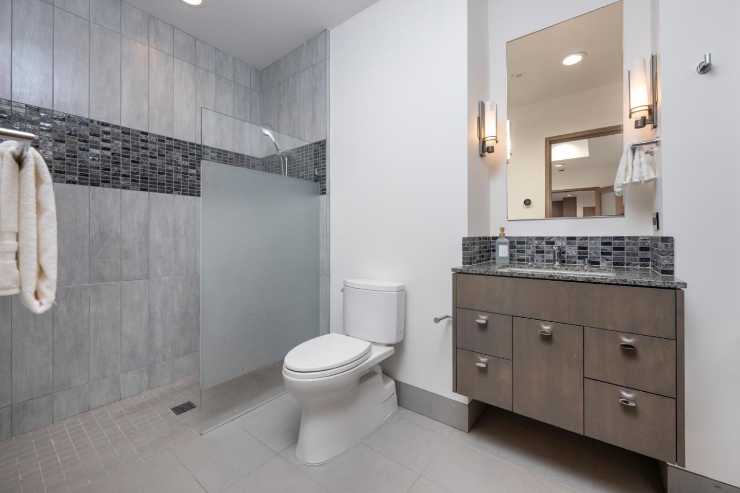 Detail Gallery Image 23 of 26 For 94 Yale Rd, Menlo Park,  CA 94025 - 4 Beds | 4/2 Baths