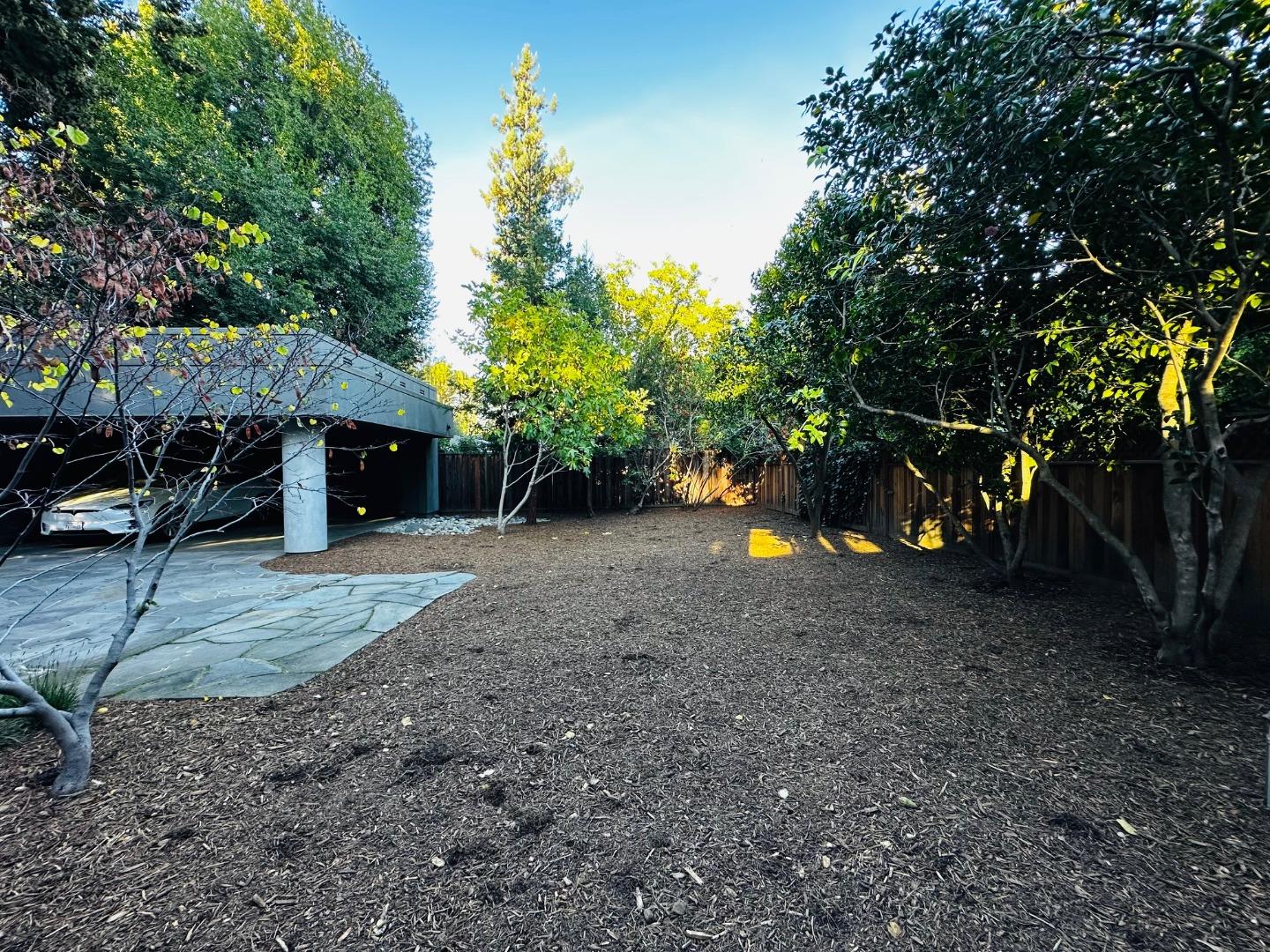 Detail Gallery Image 24 of 26 For 94 Yale Rd, Menlo Park,  CA 94025 - 4 Beds | 4/2 Baths