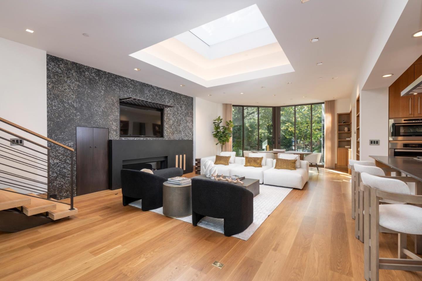 Detail Gallery Image 4 of 26 For 94 Yale Rd, Menlo Park,  CA 94025 - 4 Beds | 4/2 Baths