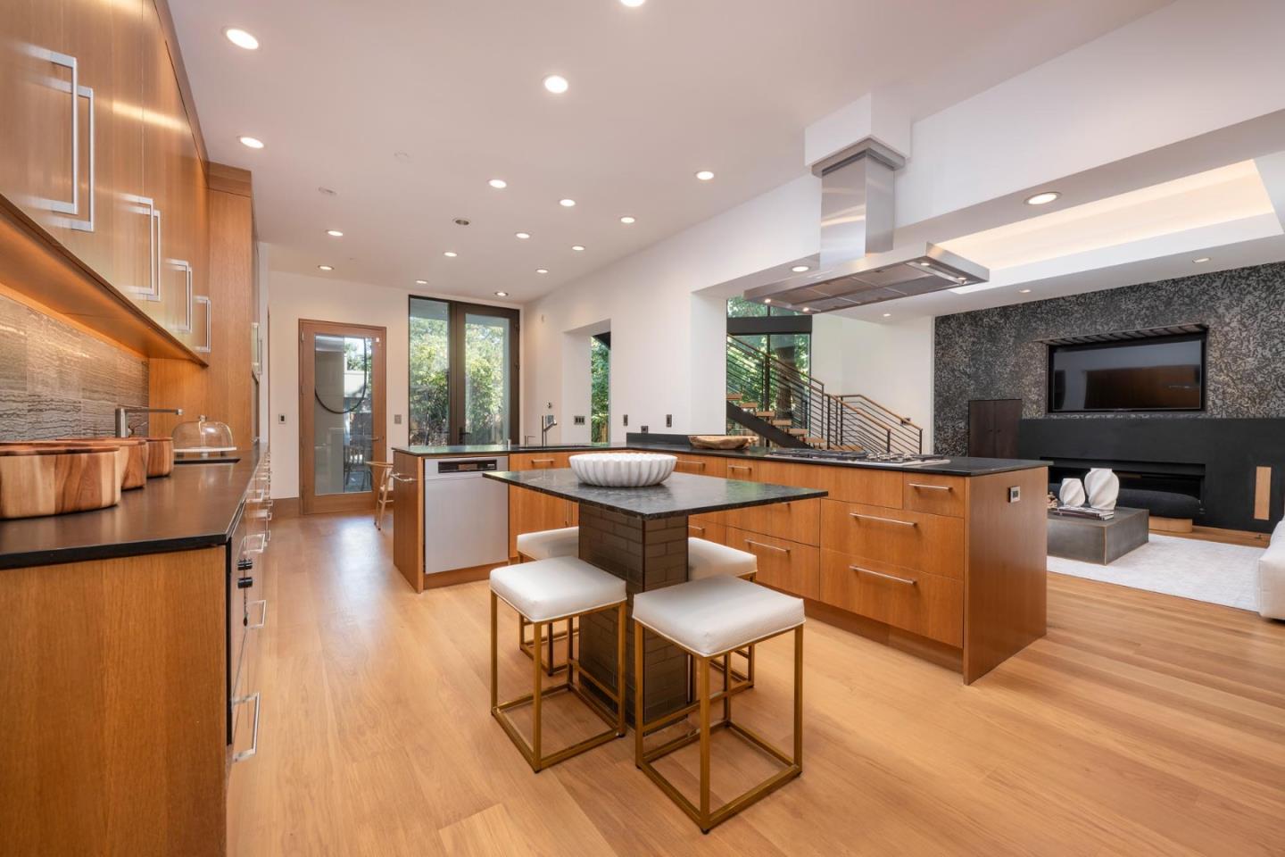 Detail Gallery Image 5 of 26 For 94 Yale Rd, Menlo Park,  CA 94025 - 4 Beds | 4/2 Baths