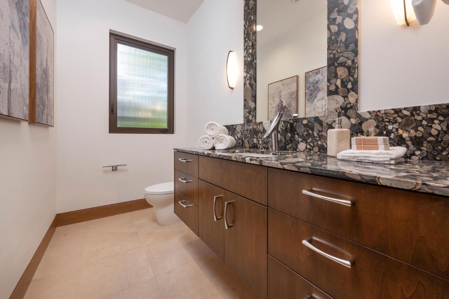 Detail Gallery Image 8 of 26 For 94 Yale Rd, Menlo Park,  CA 94025 - 4 Beds | 4/2 Baths