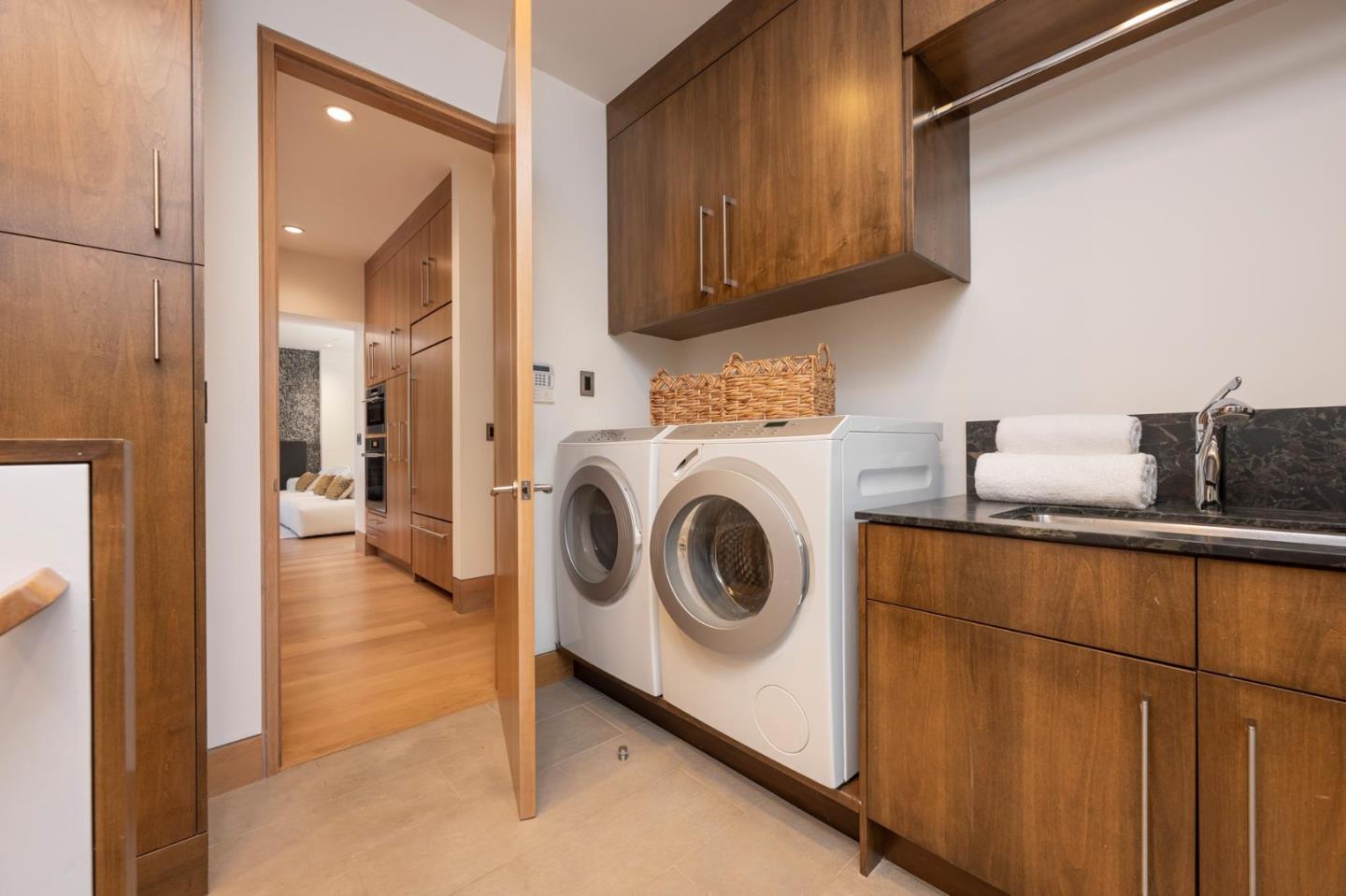 Detail Gallery Image 9 of 26 For 94 Yale Rd, Menlo Park,  CA 94025 - 4 Beds | 4/2 Baths