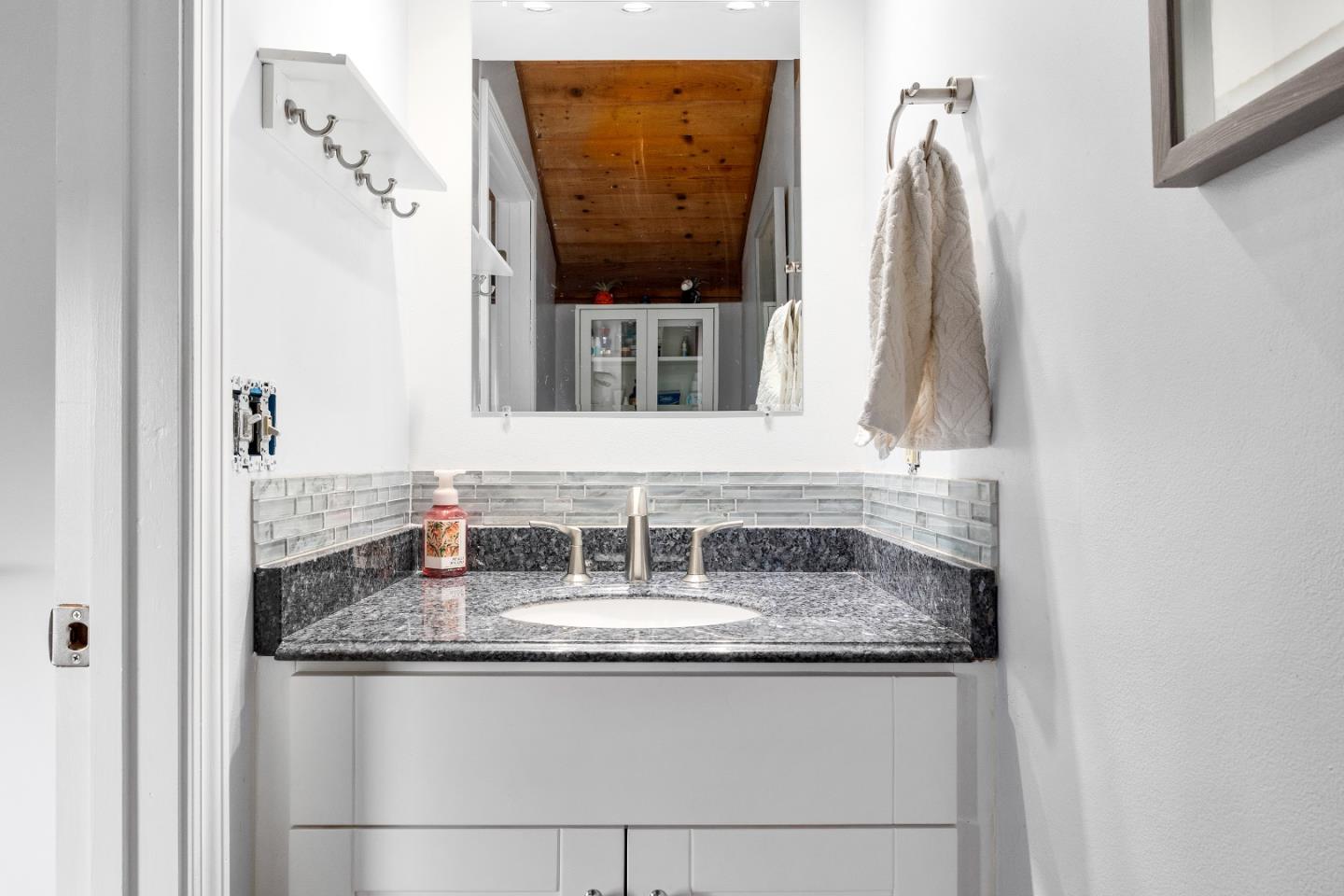 Detail Gallery Image 26 of 41 For 630 Encino Dr, Aptos,  CA 95003 - 3 Beds | 1/2 Baths