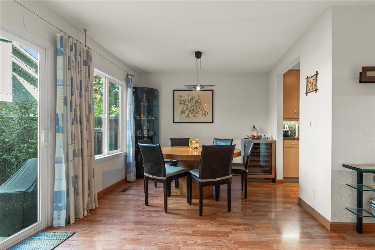 Detail Gallery Image 10 of 27 For 950 Boranda Ave #9,  Mountain View,  CA 94040 - 3 Beds | 2/1 Baths