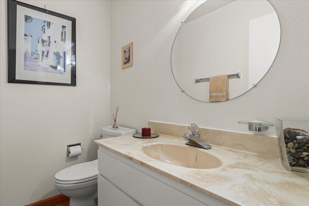 Detail Gallery Image 14 of 27 For 950 Boranda Ave #9,  Mountain View,  CA 94040 - 3 Beds | 2/1 Baths