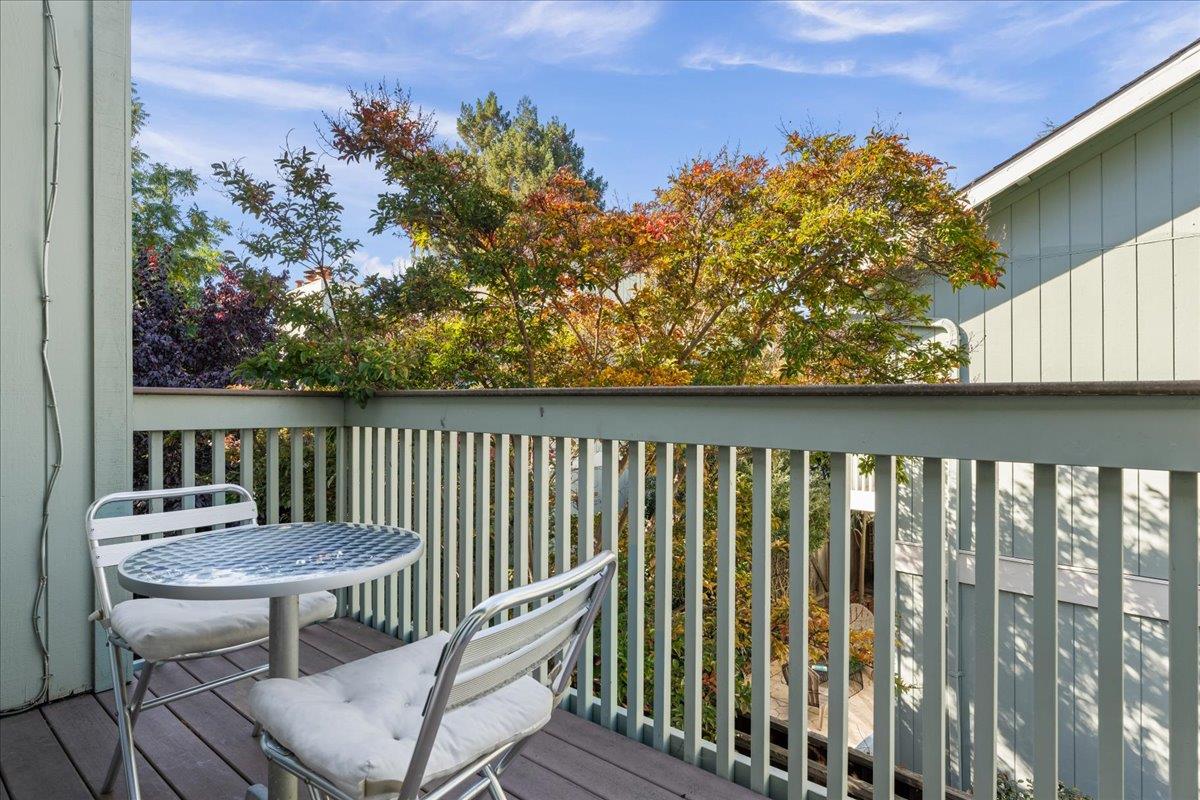 Detail Gallery Image 18 of 27 For 950 Boranda Ave #9,  Mountain View,  CA 94040 - 3 Beds | 2/1 Baths