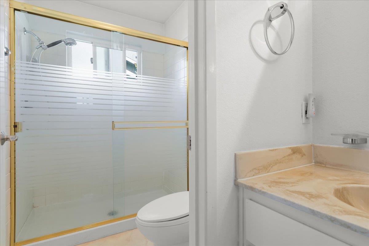 Detail Gallery Image 20 of 27 For 950 Boranda Ave #9,  Mountain View,  CA 94040 - 3 Beds | 2/1 Baths