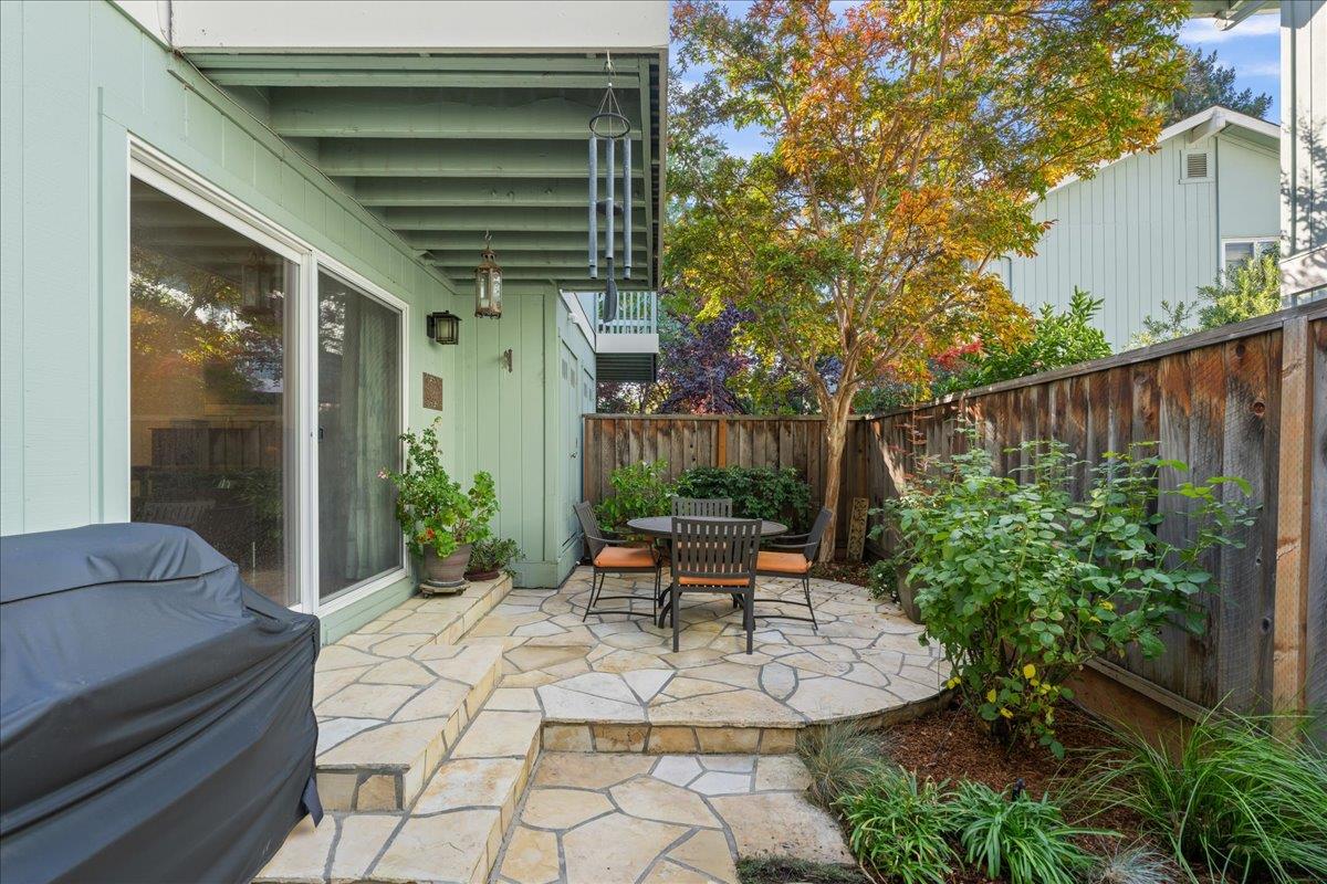 Detail Gallery Image 25 of 27 For 950 Boranda Ave #9,  Mountain View,  CA 94040 - 3 Beds | 2/1 Baths