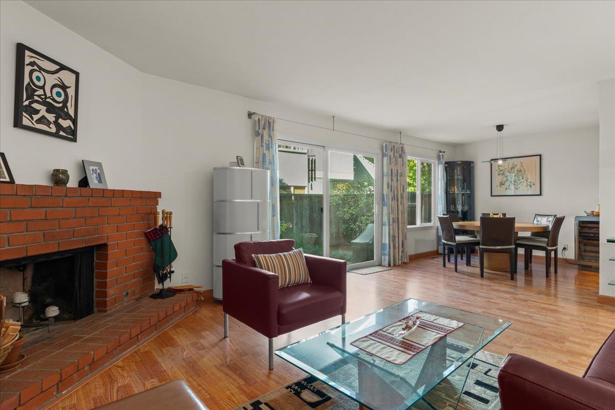 Detail Gallery Image 9 of 27 For 950 Boranda Ave #9,  Mountain View,  CA 94040 - 3 Beds | 2/1 Baths