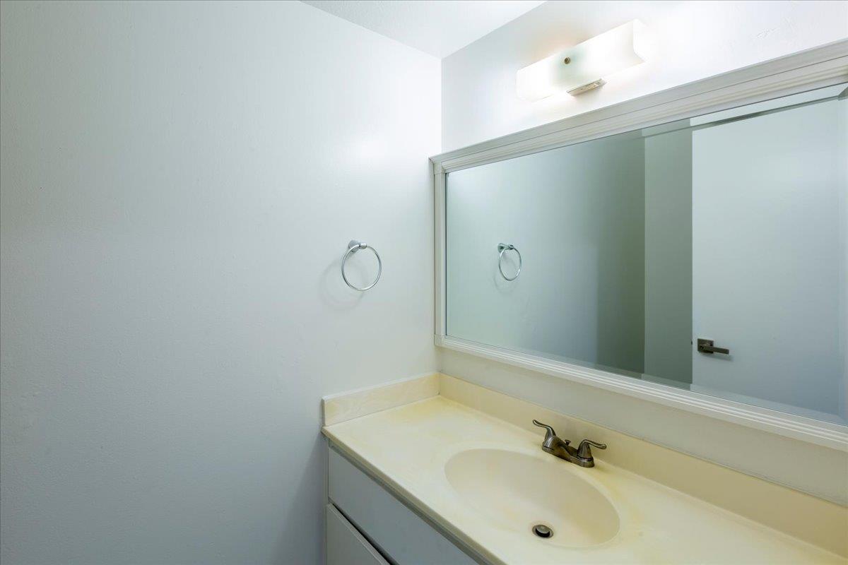 Detail Gallery Image 14 of 27 For 115 Kenbrook Cir, San Jose,  CA 95111 - 3 Beds | 1/1 Baths