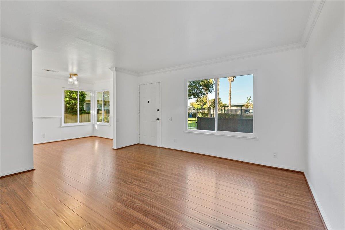 Detail Gallery Image 7 of 27 For 115 Kenbrook Cir, San Jose,  CA 95111 - 3 Beds | 1/1 Baths