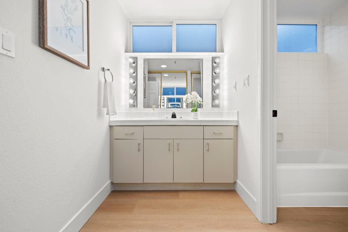 Detail Gallery Image 12 of 17 For 30 Lorton Ave #105,  Burlingame,  CA 94010 - 2 Beds | 2 Baths