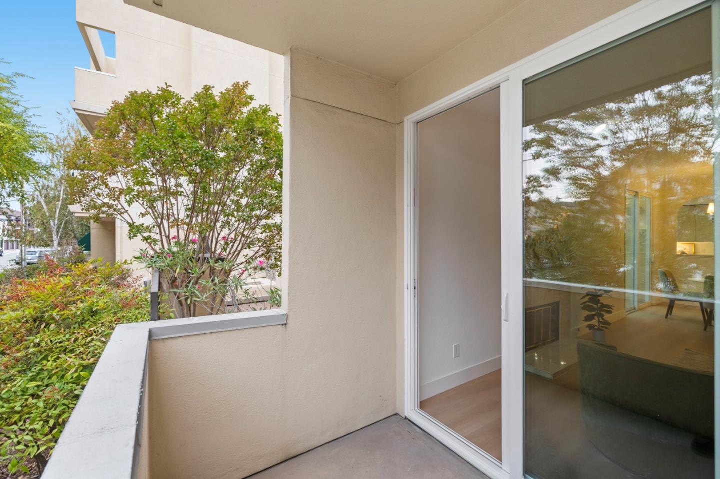 Detail Gallery Image 6 of 17 For 30 Lorton Ave #105,  Burlingame,  CA 94010 - 2 Beds | 2 Baths