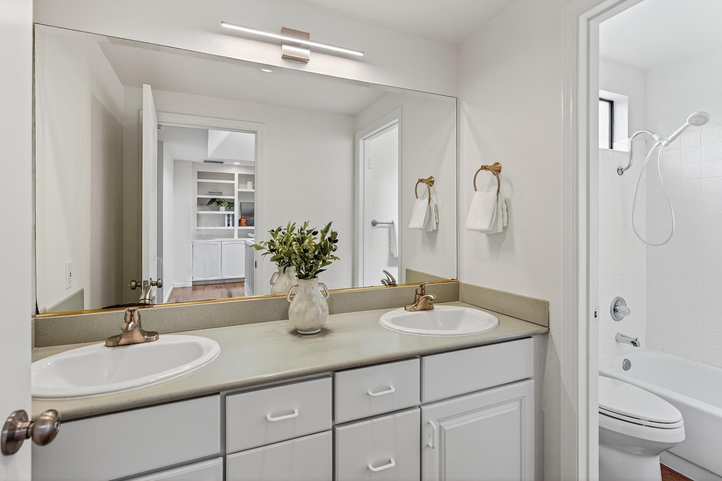 Detail Gallery Image 19 of 23 For 490 Ives Ter, Sunnyvale,  CA 94087 - 3 Beds | 2/1 Baths