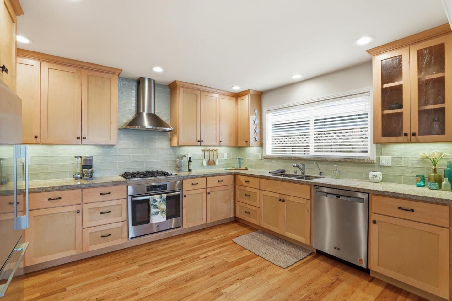 Detail Gallery Image 11 of 45 For 4570 Jewel St, Capitola,  CA 95010 - 2 Beds | 2 Baths