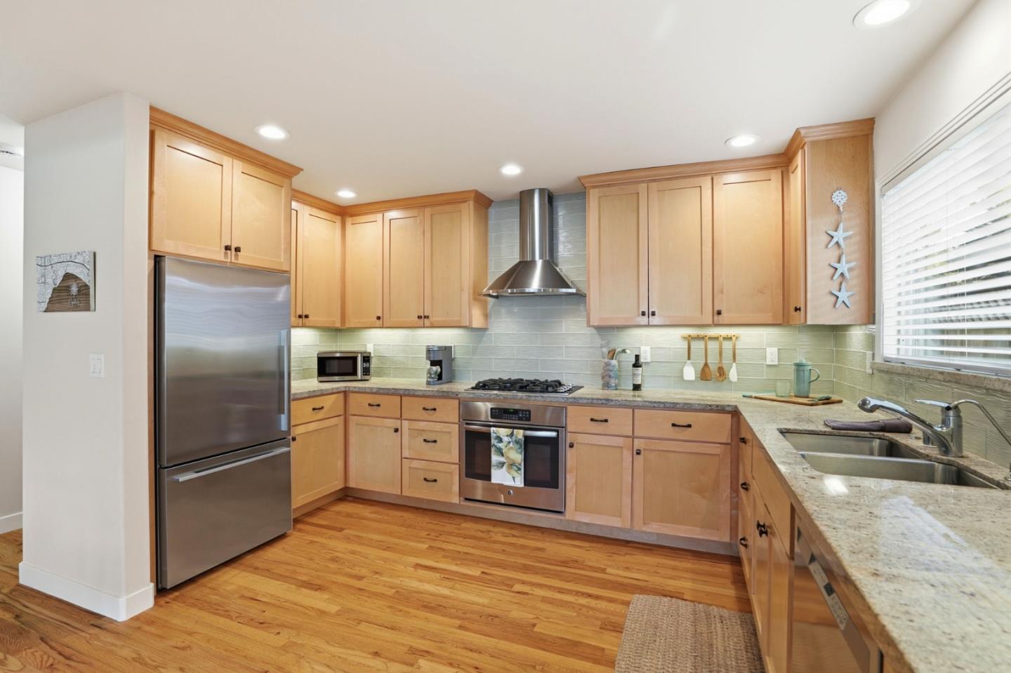 Detail Gallery Image 12 of 45 For 4570 Jewel St, Capitola,  CA 95010 - 2 Beds | 2 Baths