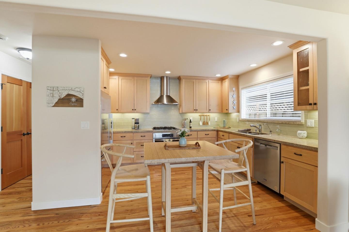 Detail Gallery Image 14 of 45 For 4570 Jewel St, Capitola,  CA 95010 - 2 Beds | 2 Baths