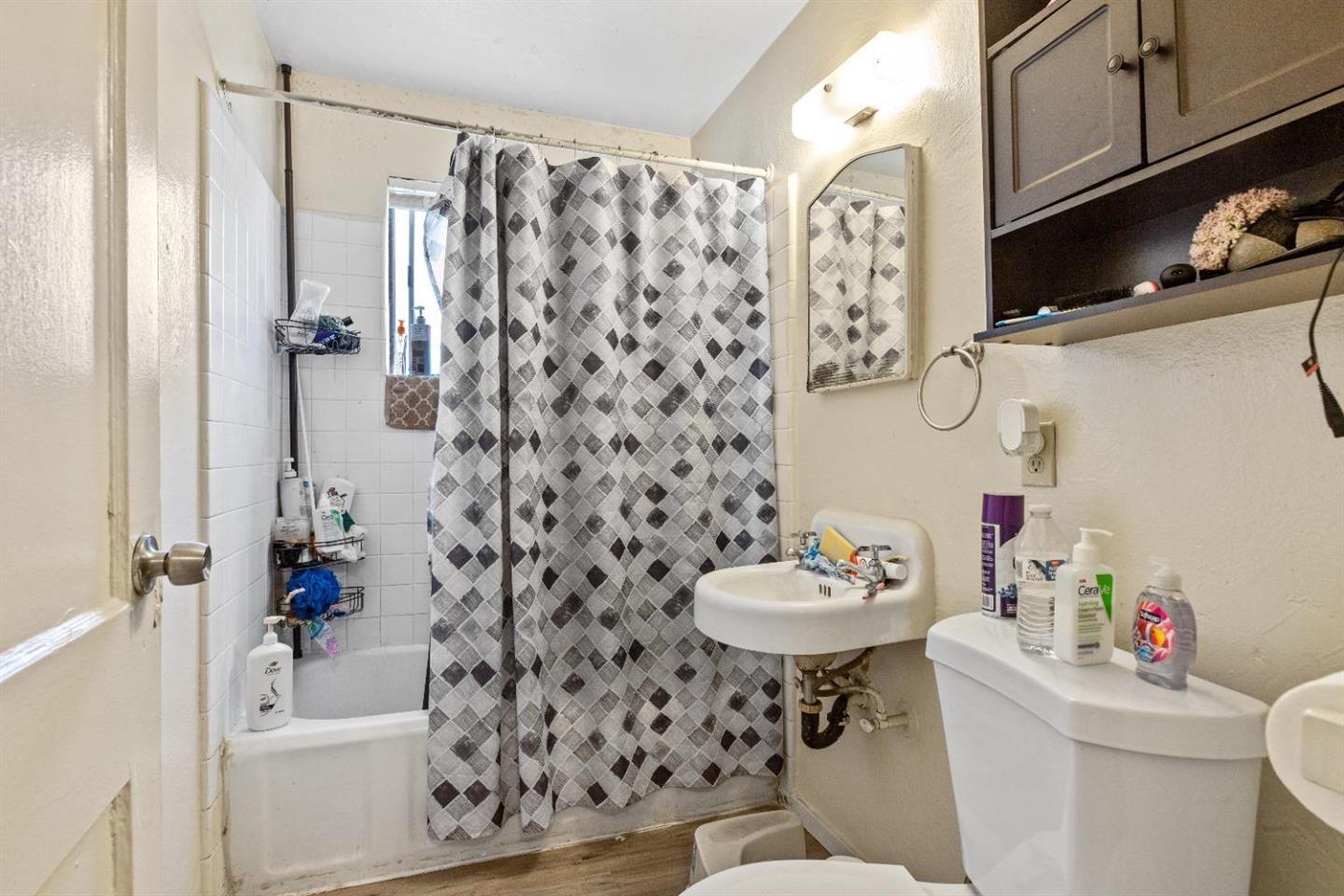 Detail Gallery Image 2 of 7 For 916 Middlecoff Ave, Modesto,  CA 95351 - – Beds | – Baths