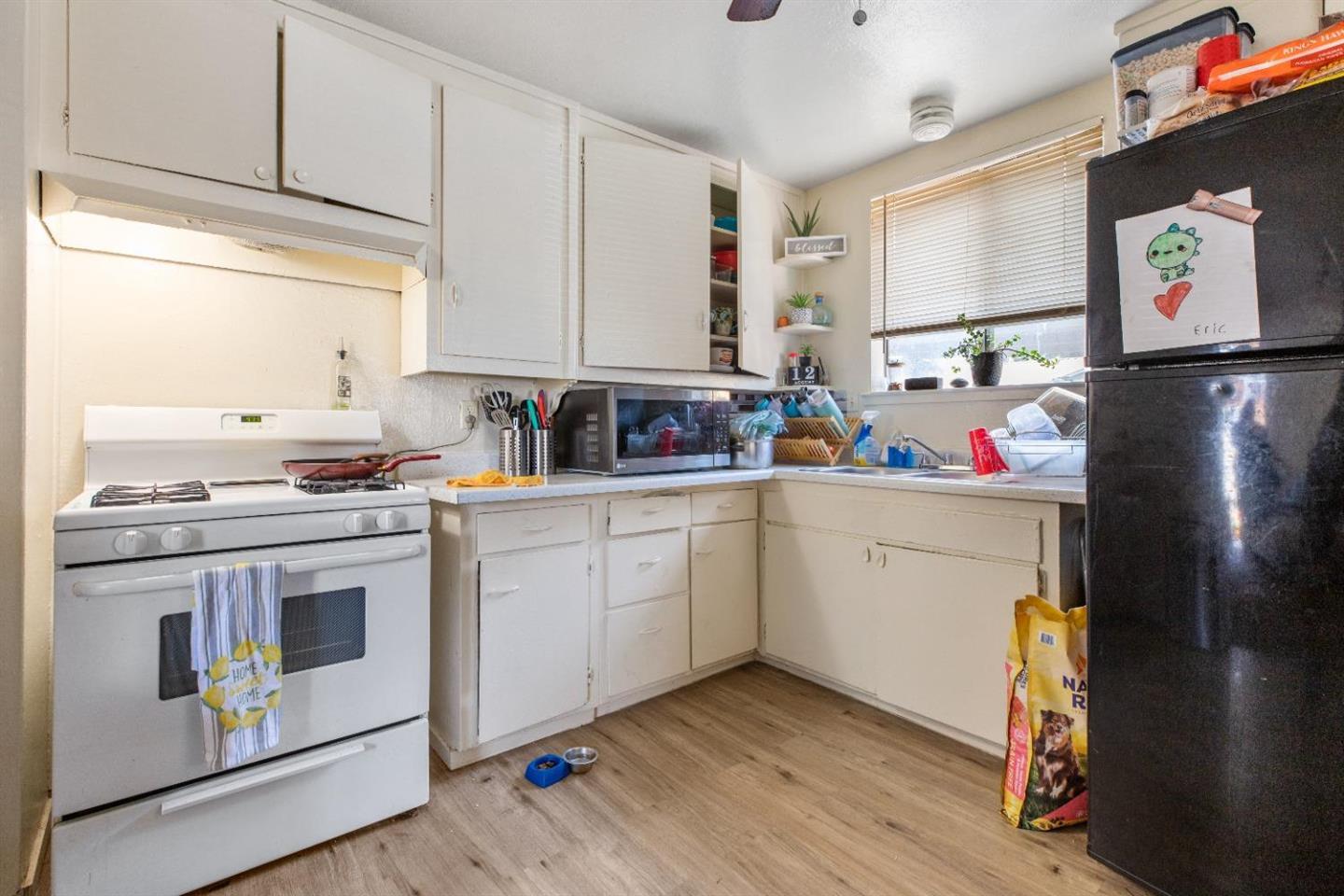 Detail Gallery Image 4 of 7 For 916 Middlecoff Ave, Modesto,  CA 95351 - – Beds | – Baths