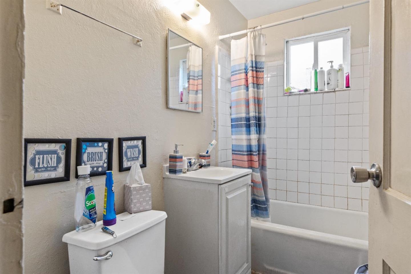 Detail Gallery Image 6 of 7 For 916 Middlecoff Ave, Modesto,  CA 95351 - – Beds | – Baths