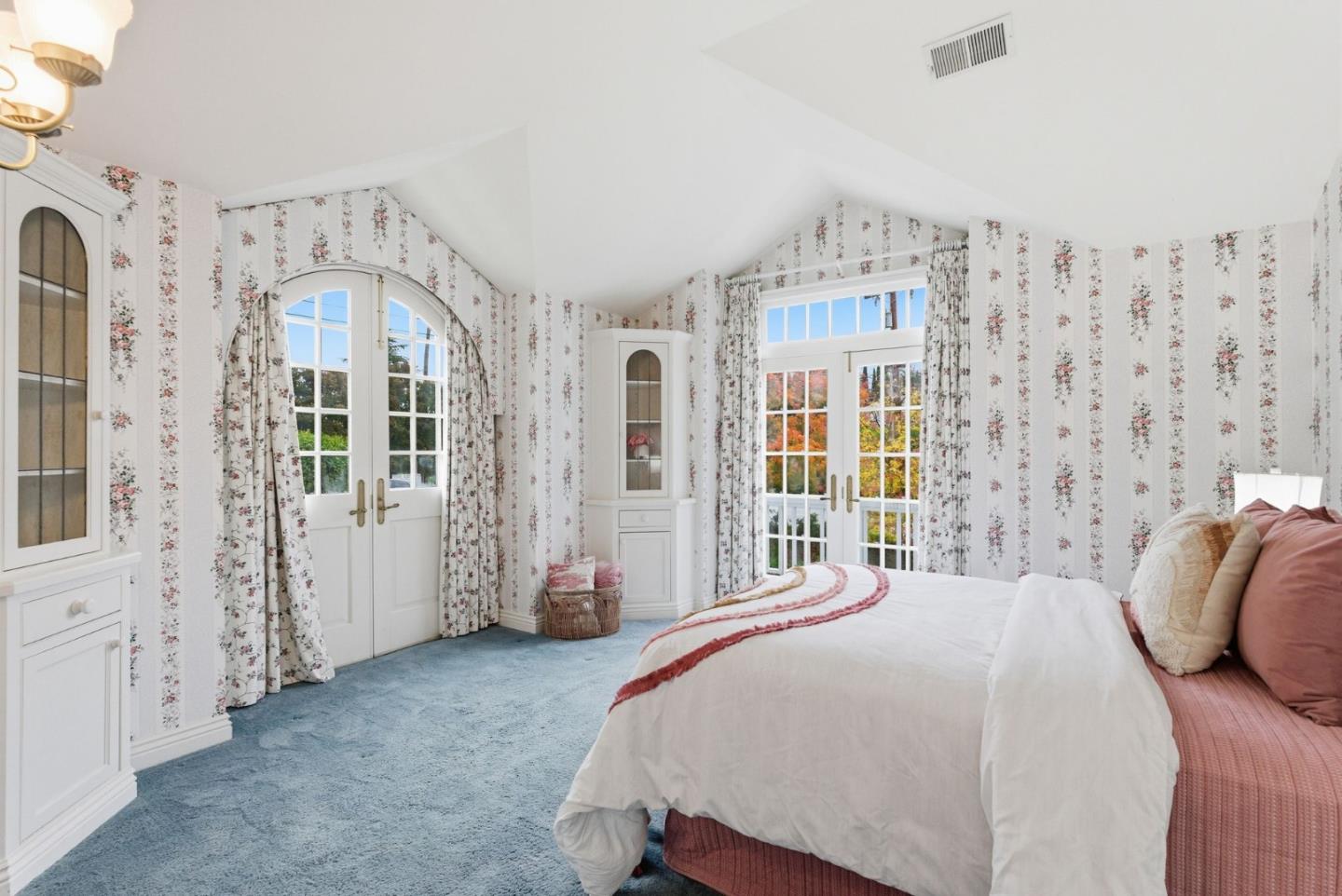 Detail Gallery Image 28 of 52 For 24745 Summerhill Ave, Los Altos,  CA 94024 - 4 Beds | 3 Baths